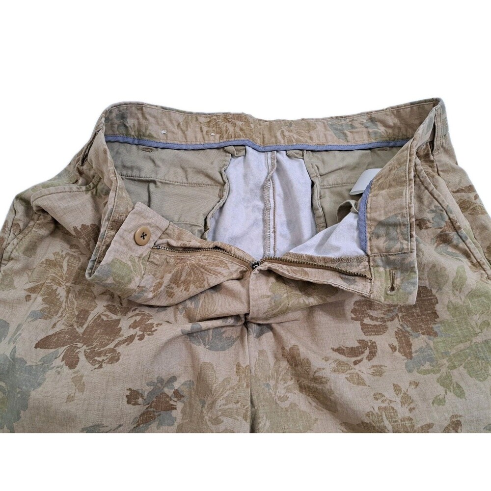 Uniqlo Men's Large Tropical Hawaiian Khaki Shorts Chino Flat Front Hibiscus Tan - Picture 2 of 9